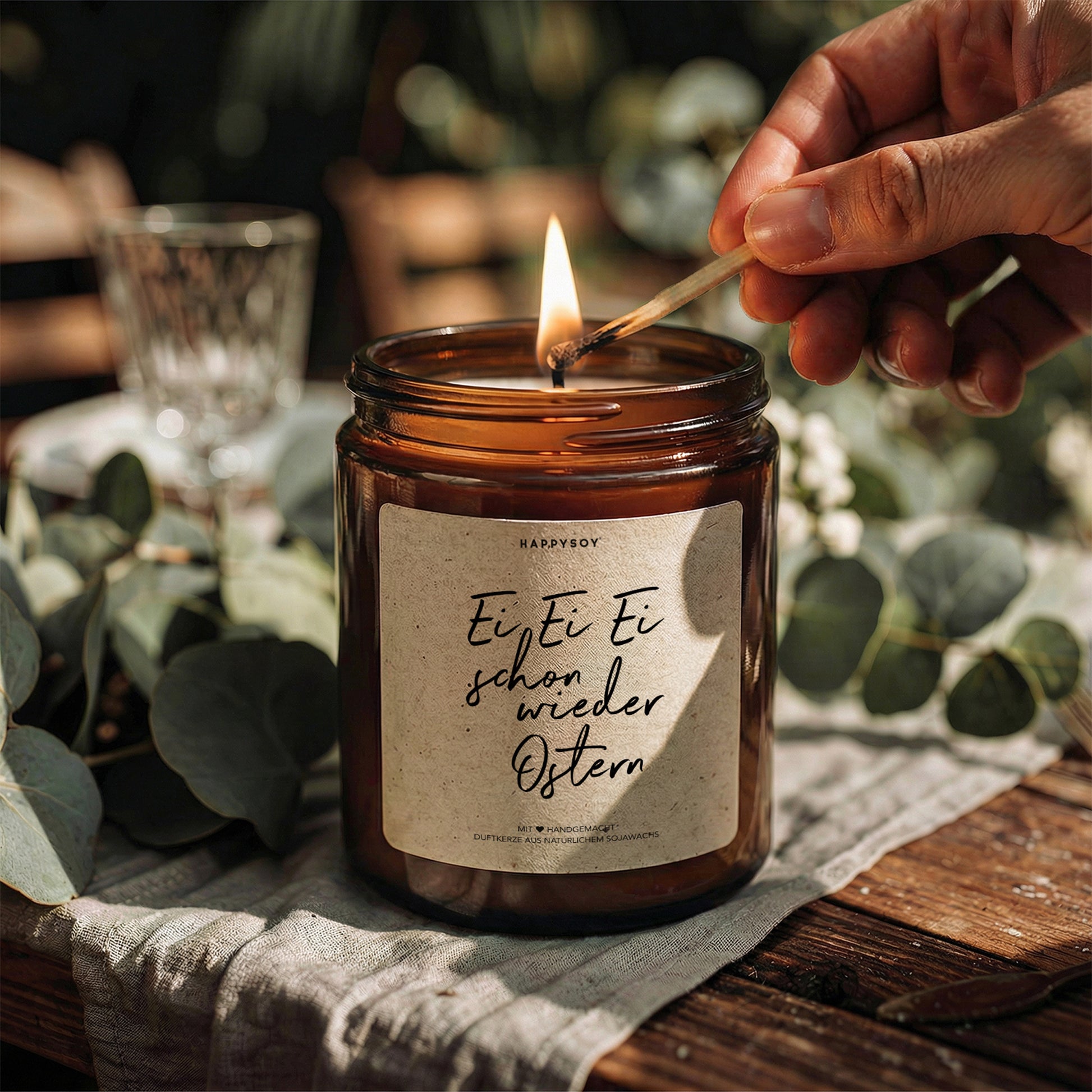 Ei Ei Ei Ostern schon wieder - Duftkerze mit Spruch als Geschenk zu Ostern, liebevolle Aufmerksamkeit mit blumigem Duft, Kerze im Glas - Bild 3