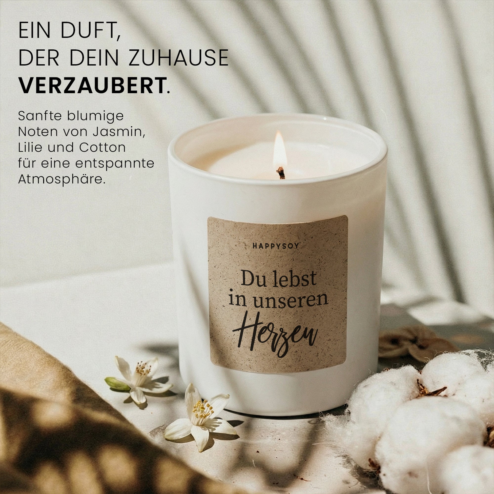 Du lebst in unseren Herzen - Duftkerze mit Spruch als Trostgeschenk, liebevolle Erinnerung, Trauerkerze im Glas, blumiger Duft, besondere Aufmerksamkeit - Bild 2