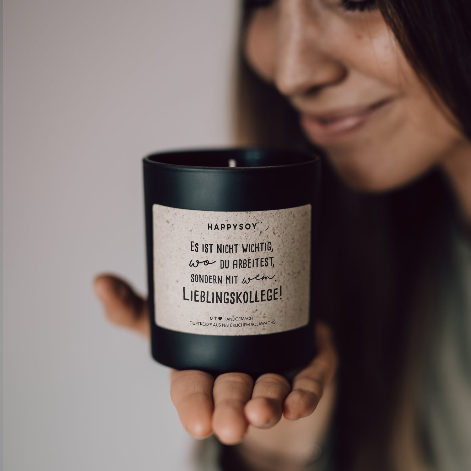 Duftkerze - Es ist nicht wichtig wo du arbeitest, sondern mit wem. Lieblingskollege! - Happysoy®